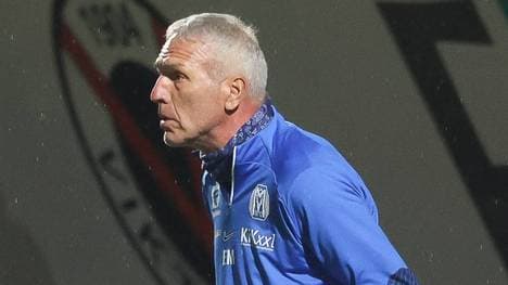 Ernst Middendorp wartet auf den ersten Sieg