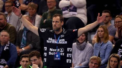 Handball: Flensburg-Handewitt bezahlt Lehrgeld in Champions League, Flensburg-Trainer Maik Machulla führt mit seinem Team die Bundesliga an