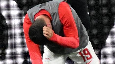 Andre Silva wurde von einer Münze getroffen