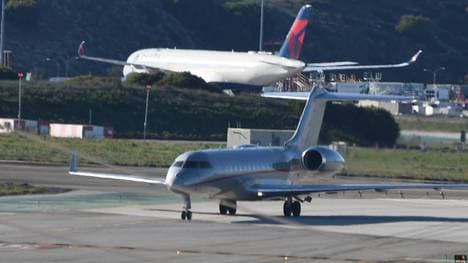 Taylor Swift ist mit ihrem Privatjet rechtzeitig auf dem Flughafen LAX in den USA gelandet