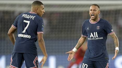Kylian Mbappé (l.) und Neymar scheinen sich aktuell nicht grün zu sein