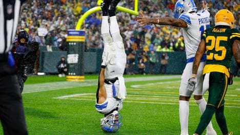 Amon-Ra St. Brown feierte seinen Touchdown akrobatisch