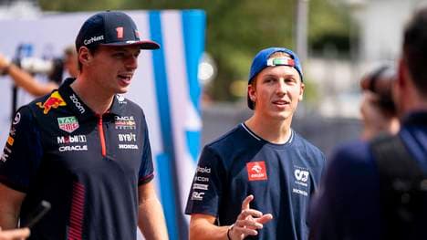 Max Verstpappen (links) und Liam Lawson