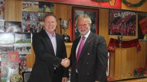 Robert Sarver und Utz Claassen bei RCD Mallorca