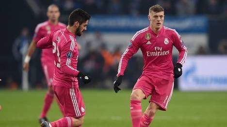Toni Kroos (r.) im pinken Real-Dress