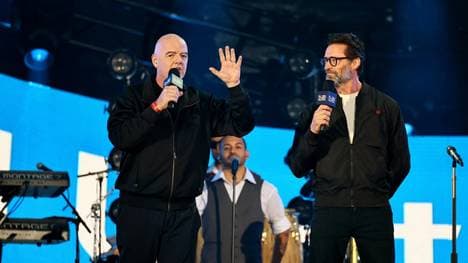 Infantino (l.) bei der Bekanntgabe der Klub-WM