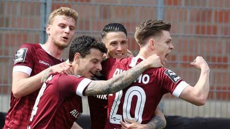 Jubel bei Dynamo Dresden nach dem Führungstreffer 