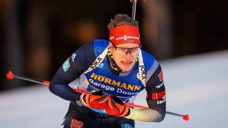 Benedikt Doll sichert das Podest für die deutsche Staffel in Hochfilzen