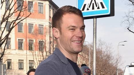 Manuel Neuer vom FC Bayern besucht eine Modeschau in Mailand