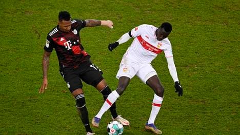 Jérôme Boateng (l.) und Silas Wamangituka im Zweikampf