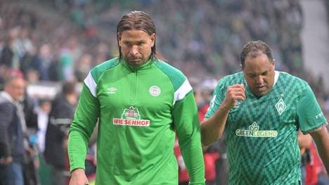 Tim Wiese (l.) beim Abschiedsspiel von Claudio Pizarro 