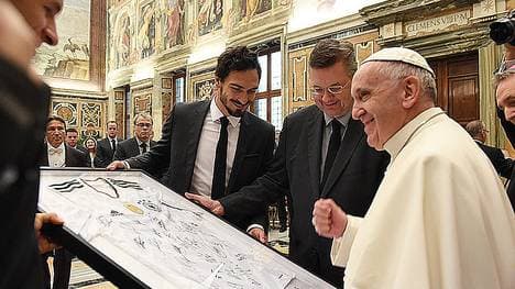 Papst Franziskus empfängt die deutsche Nationalmannschaft im Vatikan