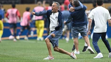 Wer kann den Siegeszug von PSG und Coach Luis Enrique (Mitte) stoppen?