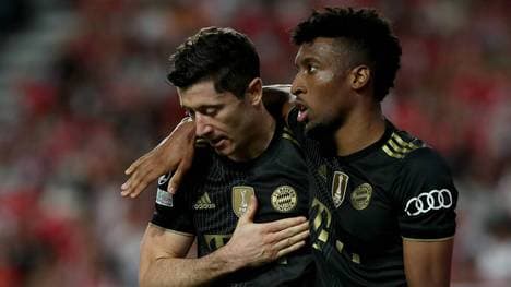 Kingsley Coman (r.) und Robert Lewandowski spielten lange beim FC Bayern zusammen