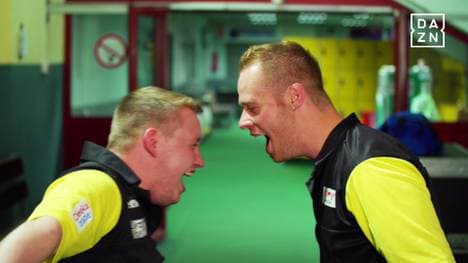 Darts: Auslosung German Darts Masters mit Hopp, van Gerwen, Cross, Schindler, Max Hopp (rechts) und Martin Schindler spielen beim German Darts Masters