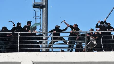 FBL-GREECE-CUP-AEK-PAOK-FANS