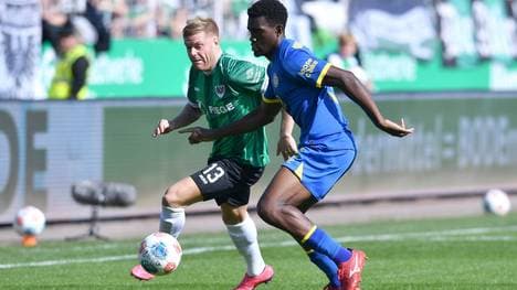 Zweikampf im Spiel Münster gegen Braunschweig