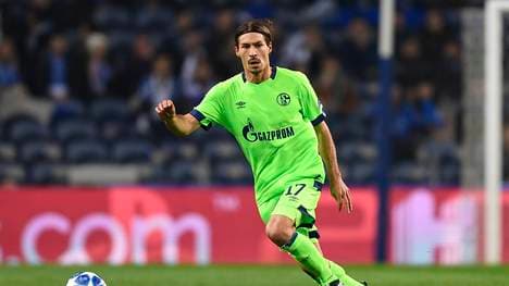Schalke 04: Benjamin Stambouli am Jochbein operiert - vier Wochen Pause, Benjamin Stambouli hat sich gegen Hertha BSC am Jochbein verletzt