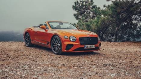 Die Briten haben im Continental GT so viel Holz, Lack und Leder verarbeitet wie sonst kaum ein Hersteller