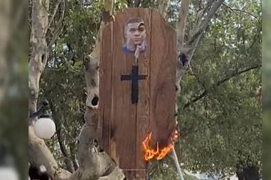 Nächster Feier-Eklat: Argentinier verbrennen Mbappé-Sarg