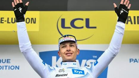 Florian Lipowitz fährt im Weißen Trikot