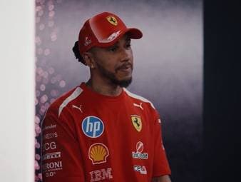 Ferrari-Teamchef Fred Vasseur und Lewis Hamilton sprechen über die "monumentalen" Regeländerungen für die Formel-1-Saison 2026. Chassis, Motor, Batterie, Reifen und Sportregeln werden grundlegend neu gestaltet – ein kompletter Neustart für die Königsklasse.