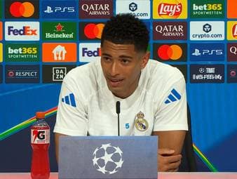 Real Madrids Jude Bellingham wird auf der Pressekonferenz vor dem Spiel gegen Bayern gefragt, ob sein Nationalmannschafts-Kollege Harry Kane den Ballon d'Or gewinnen kann. Der Engländer schwärmt.