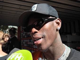 Dennis Schröder wurde mit der deutschen Basketball-Nationalmannschaft Europameister und feierte im Anschluss mit dem Titel in seinen Geburtstag rein. Der 32-Jährige berichtet von einer "speziellen" Erfahrung.