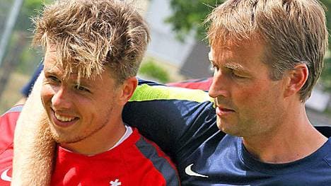 FSV MAINZ 05: Ein Abschied von Nicolai Müller zum Hamburger SV ist nicht mehr ausgeschlossen. Manager Christian Heidel nennt in der "Sport-Bild" Bedingungen für einen möglichen Transfer: "Wenn Nicolai wechseln will, müssen wir wirtschaftlich zufrieden sein und bräuchten eine Alternative. Sollten nicht beide Punkte erfüllt sein, wird es zu hundert Prozent keinen Transfer geben. Wir werden uns sportlich nicht schwächen."