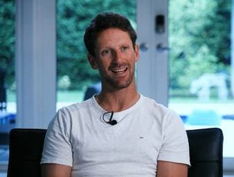 Nach einer enttäuschenden Debüt-Saison bei Ferrari wird über ein Karriereende von Lewis Hamilton spekuliert. Ex-Pilot Romain Grosjean glaubt jedoch, dass der Rekordweltmeister 2026 weitermacht.