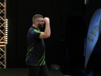 Peter Wright blamiert sich beim German Darts Grand Prix gegen Underdog Lee Evans deutlich und scheidet bereits in der 2. Runde aus.