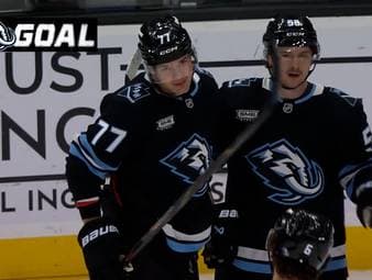 In der NHL empfängt JJ Peterka mit seinen Utah Mammoth die kriselnden Vancouver Canucks. Der Deutsche Eishockey-Star zeigt sich vor dem anstehenden Olympischen Turnier in einer starken Form.  