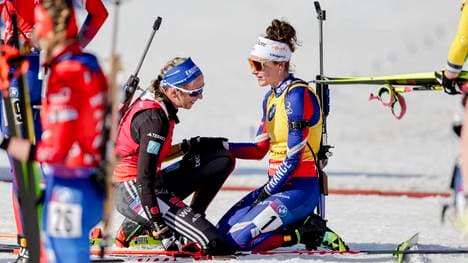 Franziska Preuß und Lou Jeanmonnot nach dem entscheidenden Rennen