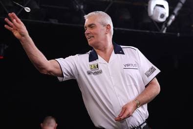 Legende wirft 9-Darter zum Sieg