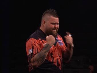 Weltmeister Michael Smith gewinnt den 14. Spieltag der Premier League of Darts gegen Jonny Clayton verdient mit 6:3. Zudem verpasste der Engländer knapp einen 9-Darter.