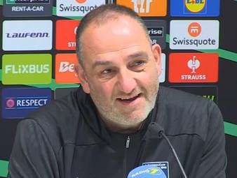 Für viele Heidenheimer ist die Conference-League-Partie gegen den FC Chelsea sicherlich das Spiel ihres Lebens. Trainer Frank Schmidt geht wie gewohnt etwas pragmatischer an die Sache heran.