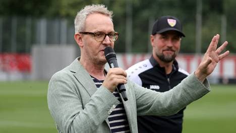 VfB-Boss Alexander Wehrle (l.) 