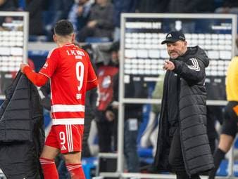 Nach der 1:3-Niederlage von Union Berlin bei der TSG Hoffenheim liefert sich Steffen Baumgart ein Wortgefecht mit seinem Mittelfeldmann Livan Burcu. Auf der Pressekonferenz teilt der Union-Coach anschließend seine Gedanken zu der Auseinandersetzung. 