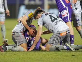 Schock-Moment! Gegenspieler rettet Austria-Profi