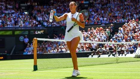 Aryna Sabalenka bringt Wasser