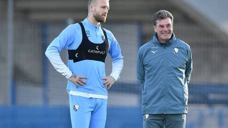 Dieter Hecking (r.) soll Bochum vor dem Abstieg retten