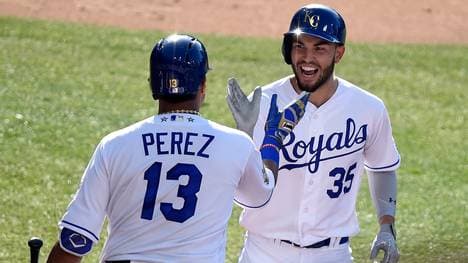 Salvador Perez (l.) darf nicht in seiner Heimat spielen