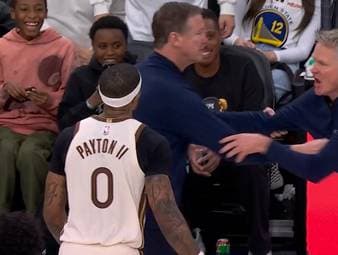 Drama in der NBA. Nachdem Trainer Steve Kerr aus dem Spiel geworfen wird, drehen die Golden State Warriors richtig auf. Die Aufholjagd bleibt aber ohne Erfolg.