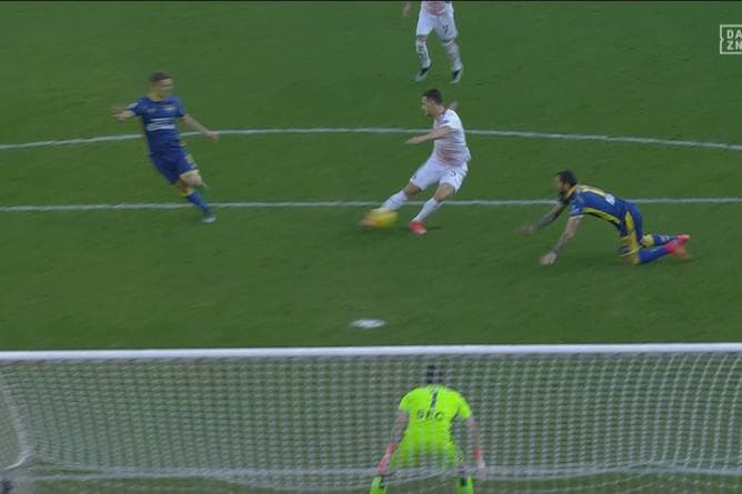 No-Look-Strahl! Perfekter Schuss lässt Milan jubeln