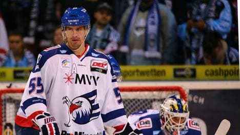 Hamburg Freezers v Adler Mannheim - DEL