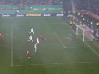 Ein Doppelschlag lässt Kaiserslautern jubeln: Die Pfälzer stehen erstmals seit zehn Jahren im Pokal-Viertelfinale. Der Sieg über Nürnberg ist der perfekte Einstand für den neuen Trainer.