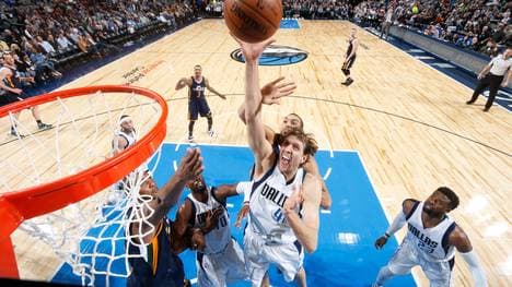 Dirk Nowitzki hatte gegen Rudy Gobert (hinten) keine Chance