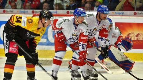Lean Bergmann (l.) erzielte zwei Tore für das DEB-Team