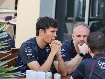 Albon stärkt geschassten Rivalen