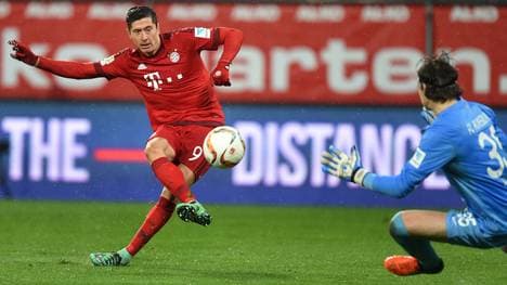 Robert Lewandowski und Marvin Hitz